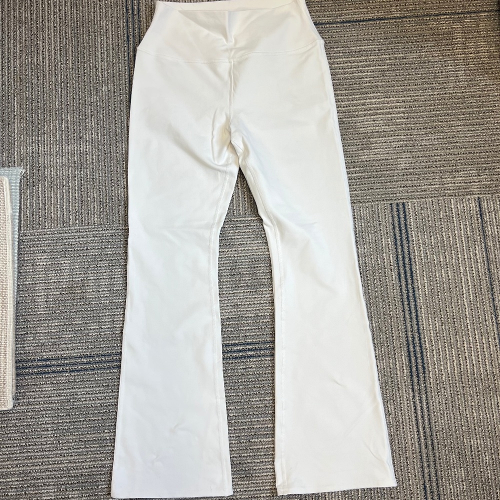 Alo yoga white leggings